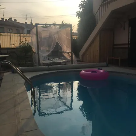 Maison Jardin Piscine 3 Chambres 4 Lits Doubles A 15 Minutes De La Plage Holiday home
